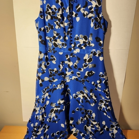 CABI Untamed Electric Blue Floral  Dress in sz medium - Picture 11 of 16